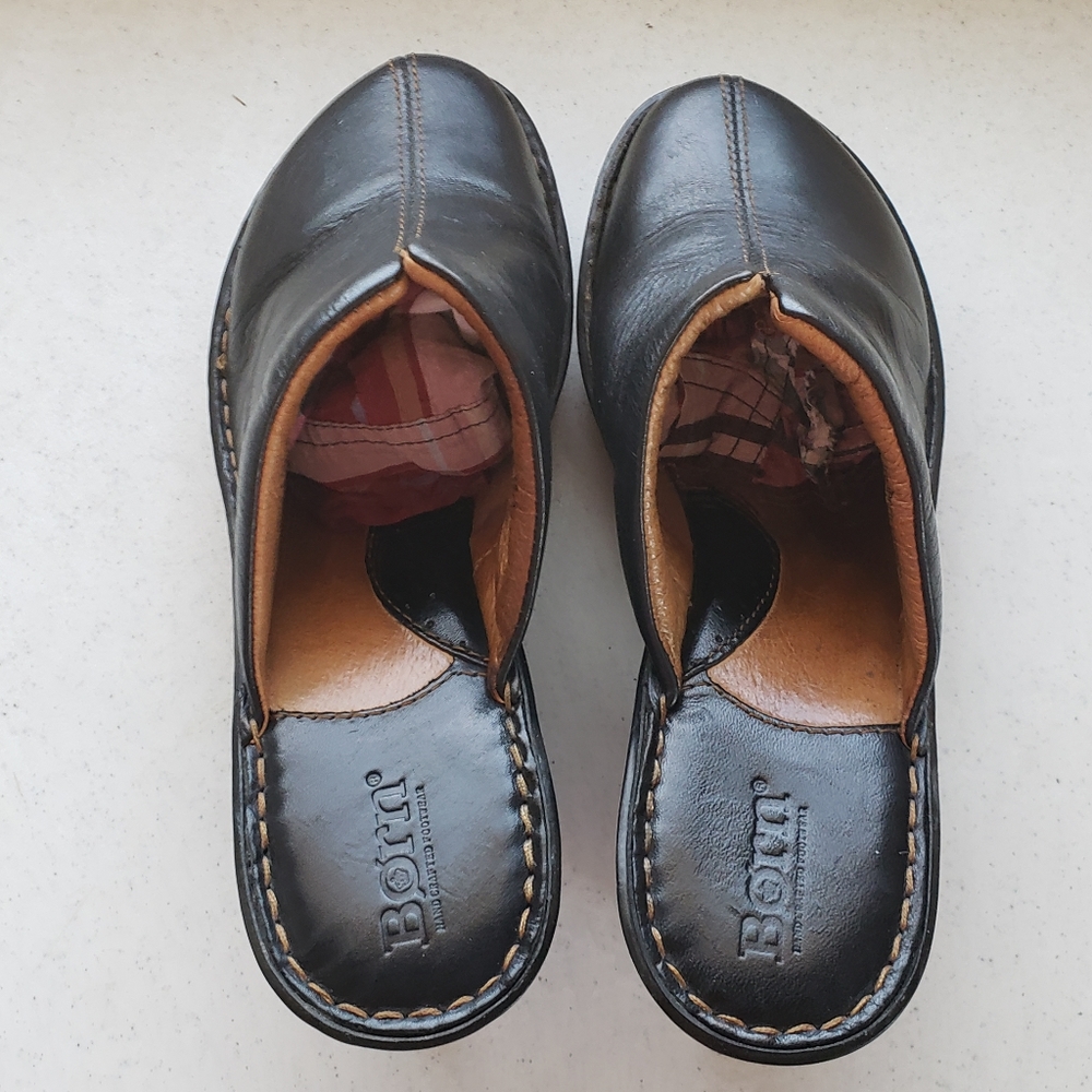 Born Women's Leather Slip On Clogs Mule  Size 9
